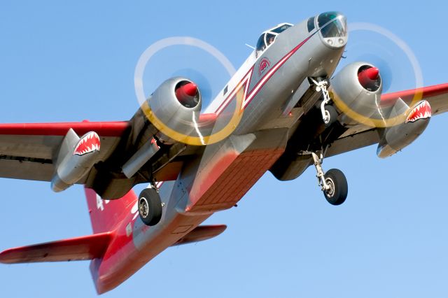 — — - P2V Neptune Fire Tanker on approach Fox Field, Lancaster, CA