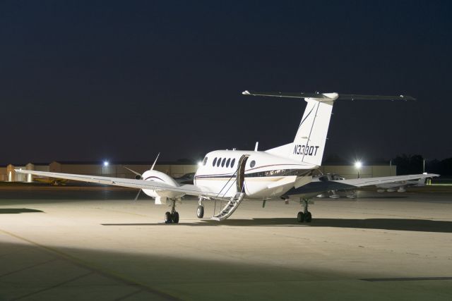 Beechcraft Super King Air 200 (N333QT) - N333QT  Beechcraft  B200  King Air  KFDK  20130525  (formerly N677JE)