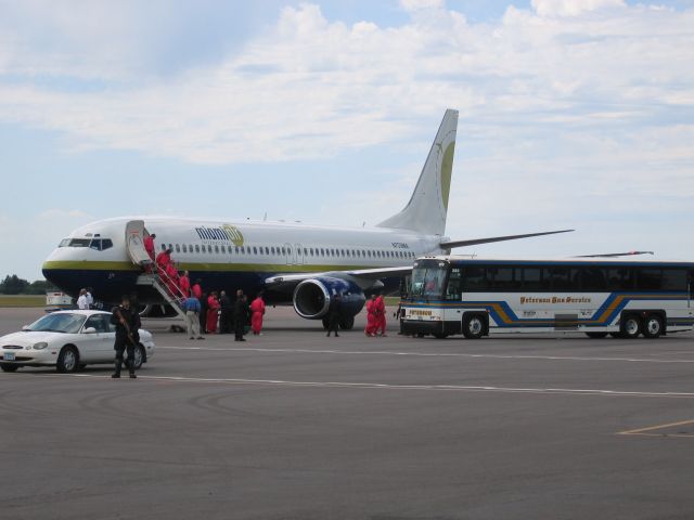 Boeing 737-700 (N39MA) - Dropping off inmates