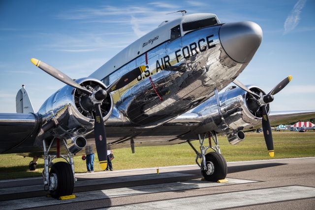 Douglas DC-3 —