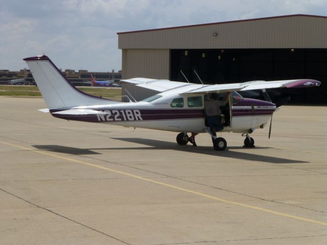 Cessna Centurion (N2218R)