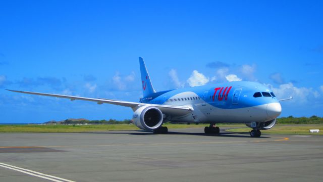 Boeing 787-8 (G-TUIB)