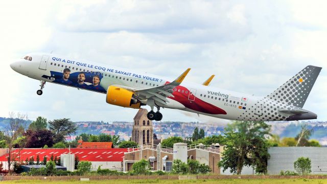 Airbus A321neo (EC-NYD) - Take-off to Marrakech.STicker"France Rugby"