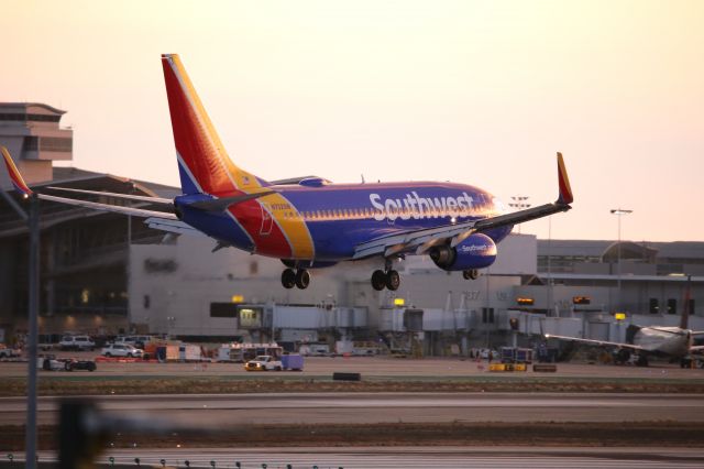 Boeing 737-700 (N732SW)