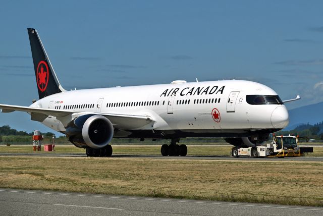 Boeing 787-9 Dreamliner (C-FNOG)