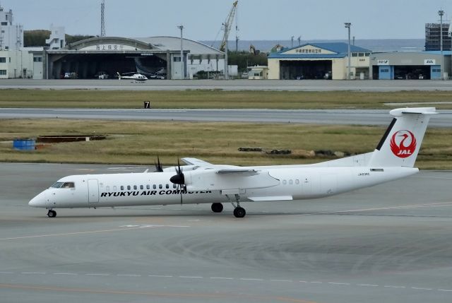 de Havilland Dash 8-400 (JA83RC) - Taxing at Okinawa-Naha (2017/12/26)