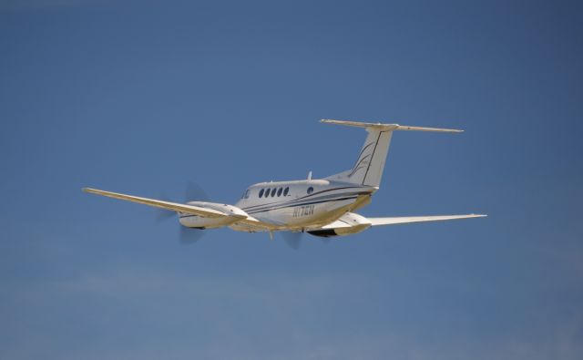 Beechcraft Super King Air 200 (N17EH)