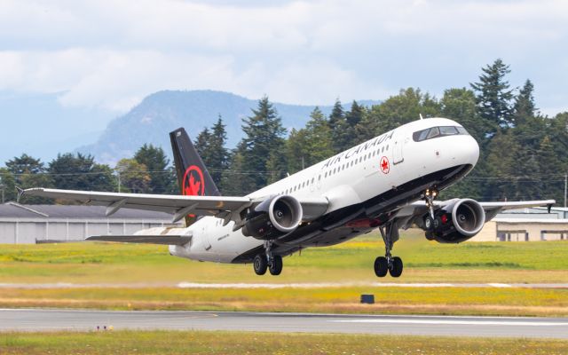 Airbus A320 (C-FXCD)