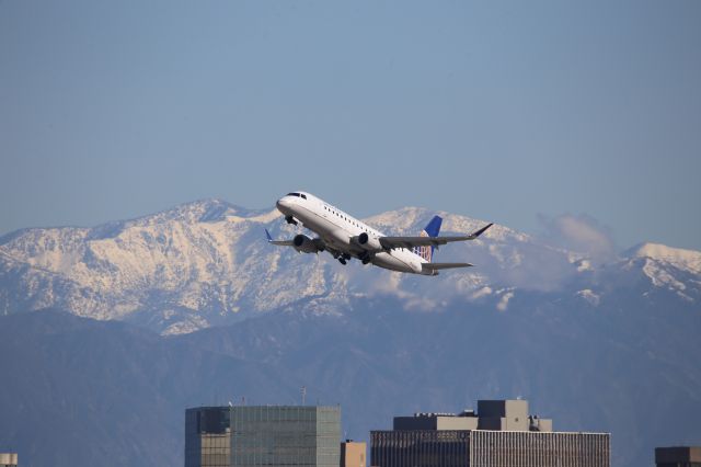 Embraer 170/175 (N204SY)