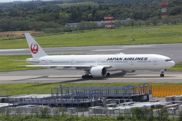 BOEING 777-300ER (JA733J)