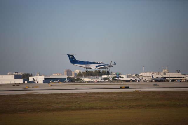 Beechcraft Super King Air 350 (N827UP)