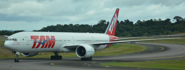 BOEING 777-300ER (PT-MUB) - Domestic 777-300ER flight arriving from Guarulhos