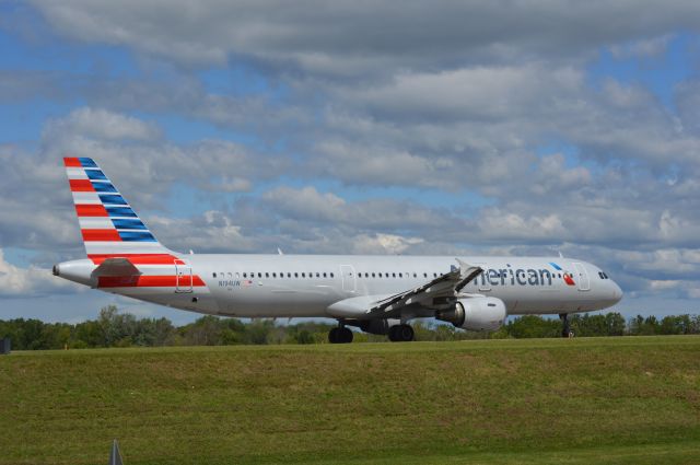 Airbus A321 (N194UW)