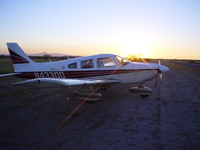 Piper Cherokee (N4330D)