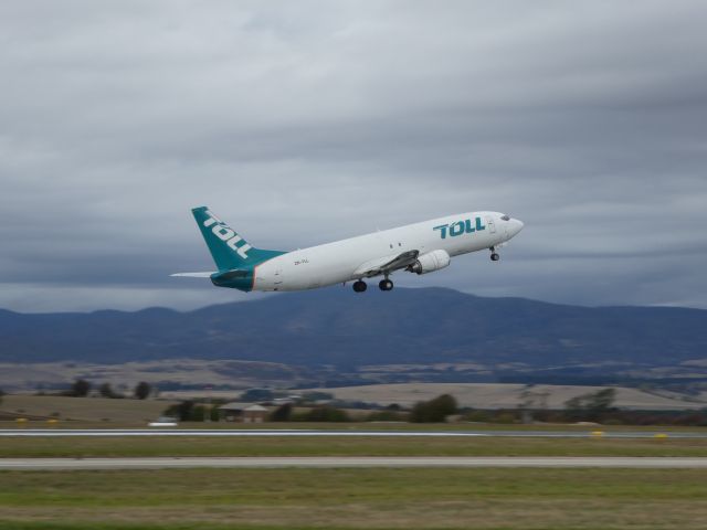 Boeing 737-700 (ZK-TLL) - Toll B737, departing off Runway 14R at Launceston.