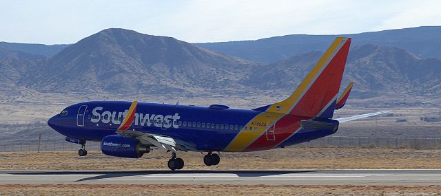 Boeing 737-700 (N7883A)