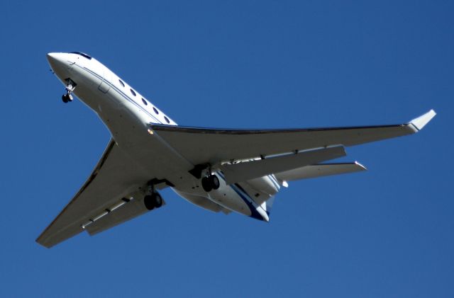 Gulfstream Aerospace Gulfstream G650 (N650EW) - Arrival Landing 30L, from  KVNY  (Van Nuys, CA)  10-20-2015