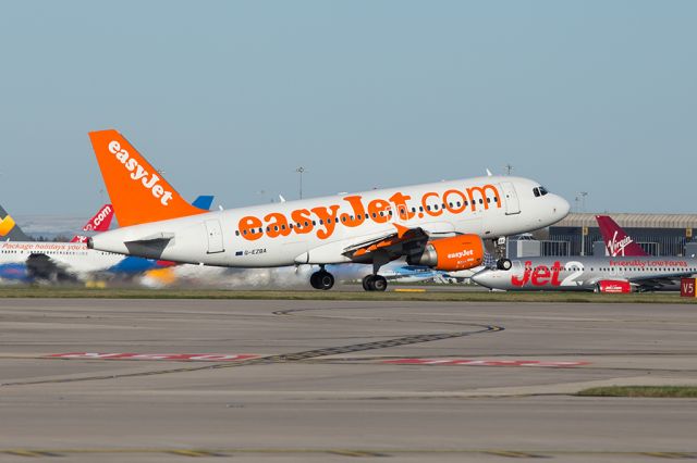 Airbus A319 (G-EZBA) - EZY1831 departing for Amsterdam