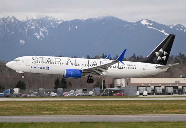 Boeing 737-800 (N26210)