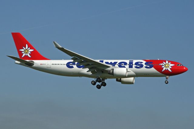 Airbus A330-200 (HB-IQI)