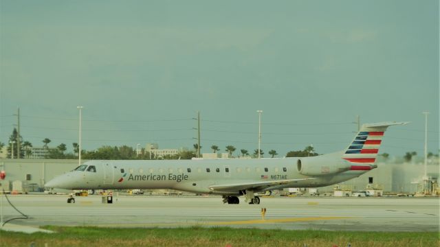 Embraer ERJ-145 (N671AE)