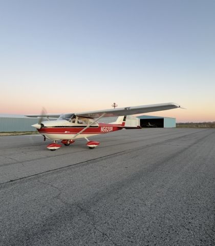 Cessna Skyhawk (N5620R)