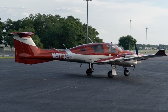 Diamond DA-62 (N573PA)