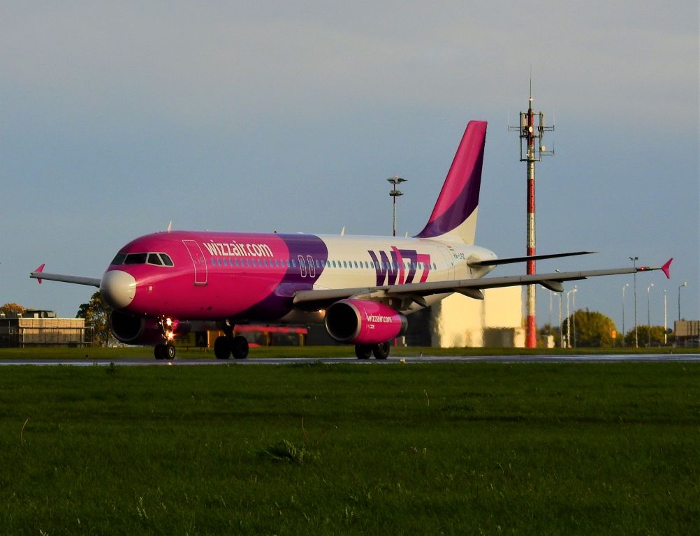 Airbus A320 (HA-LPZ) - Spotting EPLB/LUZ