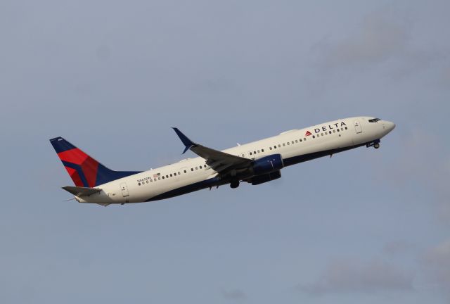 Boeing 737-900 (N865DN) - Delta Airlines (DL) N865DN B737-932 ER [cn31976]br /Fort Lauderdale (FLL). Delta Airlines flight DL1103 departs from runway 10L to Minneapolis St Paul (MSP). br /Taken from Hibiscus/Terminal 1 car park roof level br /br /2018 12 25br /https://alphayankee.smugmug.com/Airlines-and-Airliners-Portfolio/Airlines/AmericasAirlines/Delta-Airlines-DL/