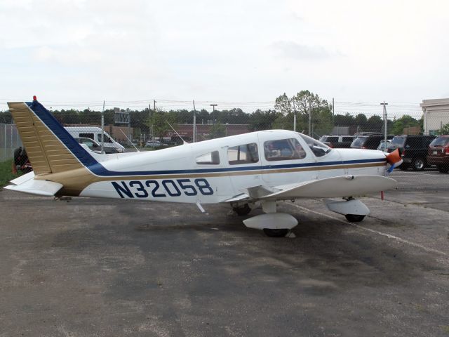 Piper Cherokee Arrow (N32058)