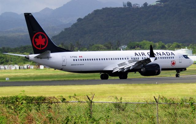 Boeing 737 MAX 8 (C-FSIQ)