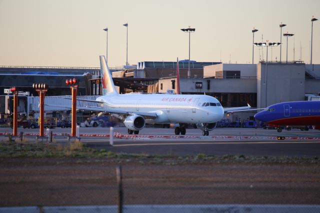 Airbus A321 (C-FGKN)