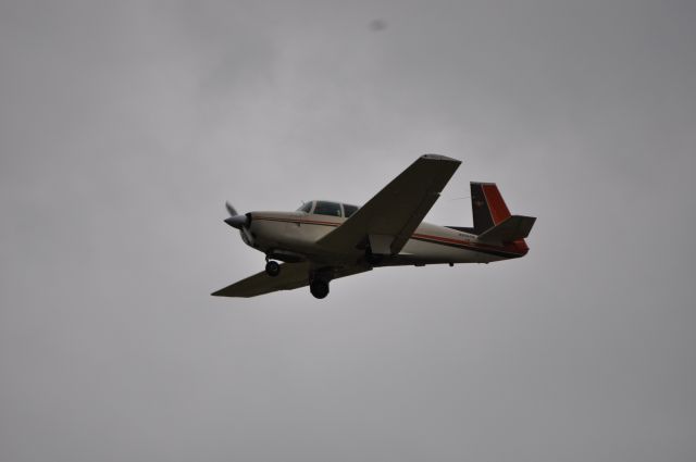 Mooney M-20 (N9564M)