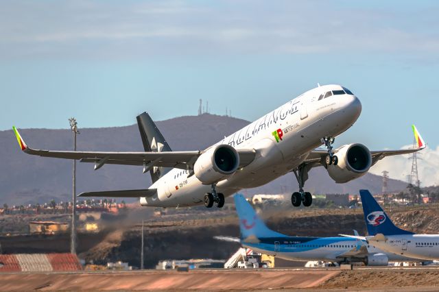 Airbus A320neo (CS-TVF)