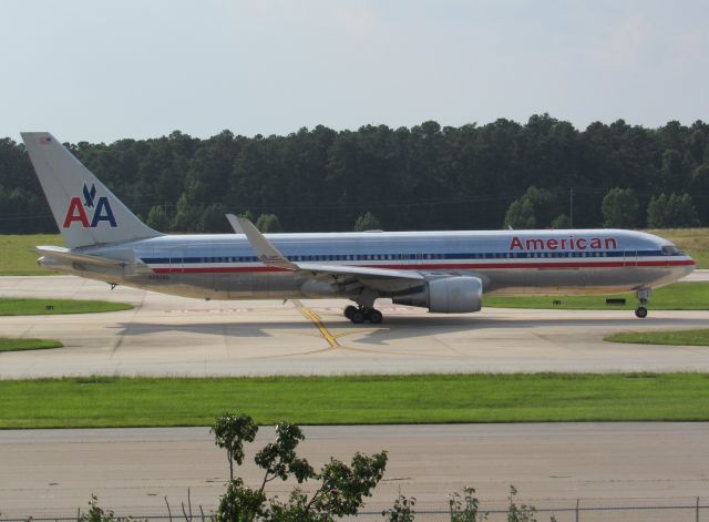 BOEING 767-300 (N39365) - AA174 off to LHR, 7/8/16