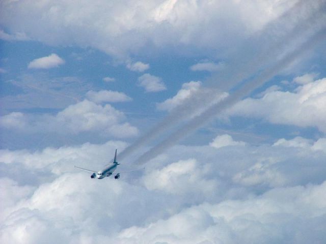 Cessna Citation II (N8130S) - www.chasingclouds.net - Taken from N8130S -I believe it was an America West/US Airways A320 - Thanks Mike