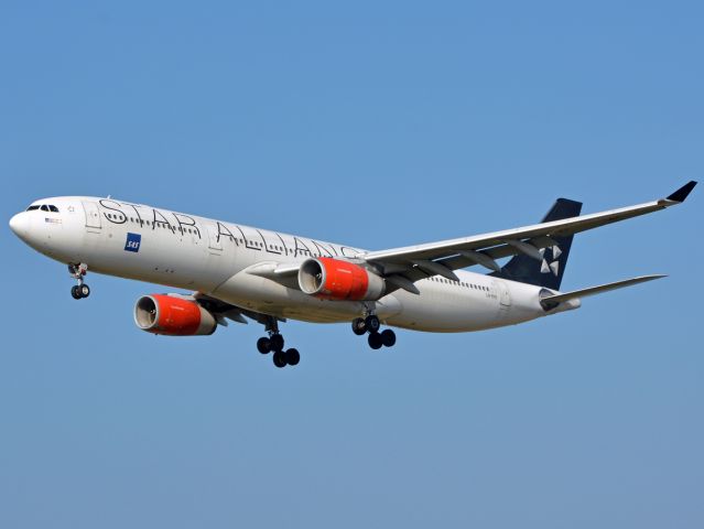 Airbus A330-300 (LN-RKN) - Star Alliance Photo from 2014