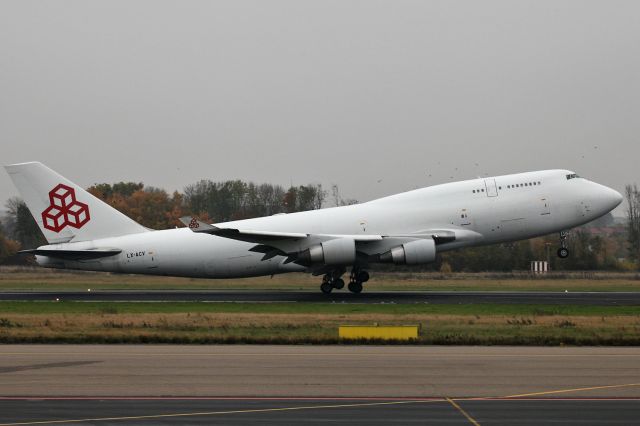 Boeing 747-400 (LX-ACV)