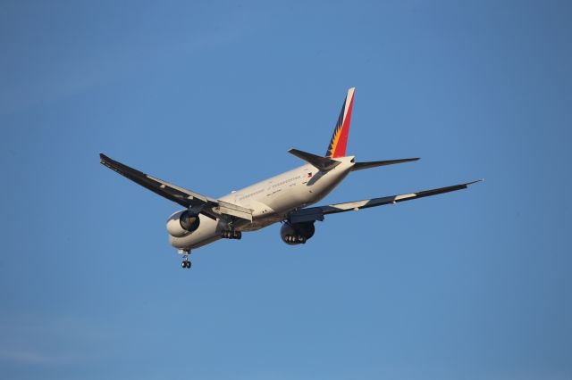 BOEING 777-300ER (RP-C7782)