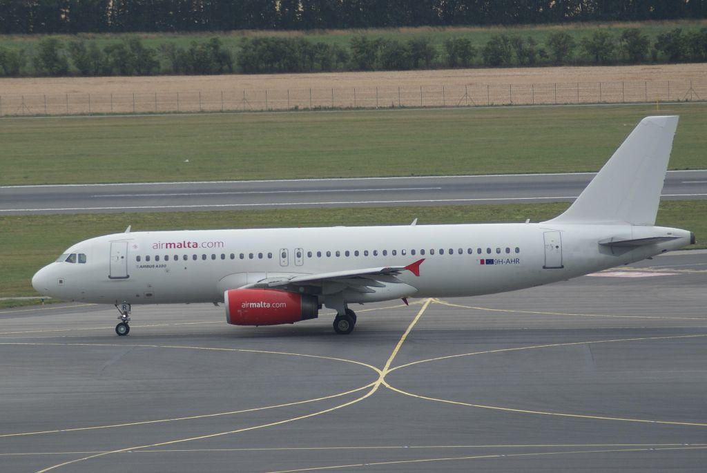 Airbus A320 (9H-AHR) - Air Malta A320-232 cn1979 lsd from Aercap 23 juni 2018 taxieen for take off