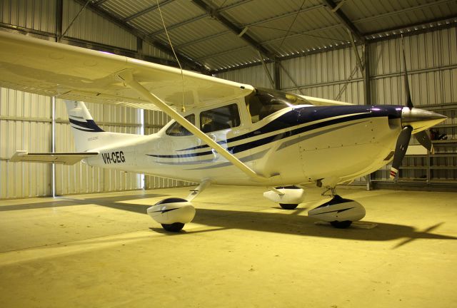Cessna Skylane (VH-CEG)