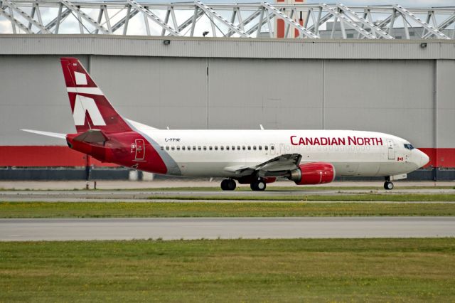 BOEING 737-400 (C-FFNF)