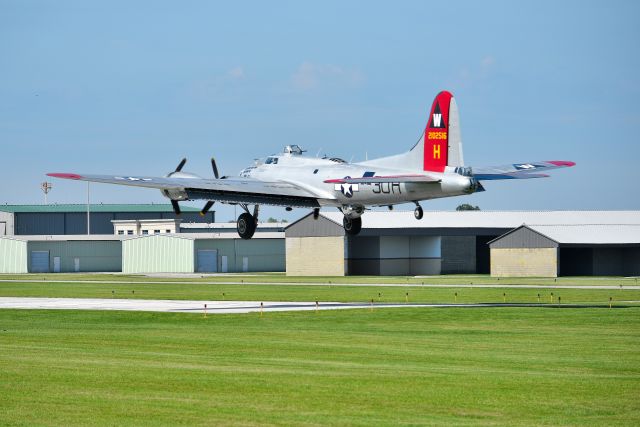 Boeing B-17 Flying Fortress (N5017N) - 1944 BUILD S/N 44-85740 B-17G