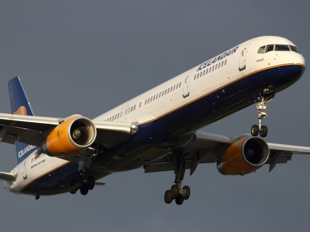 Boeing 757-200 — - Grey skies greet the arrival of this Icelandair B757-300.