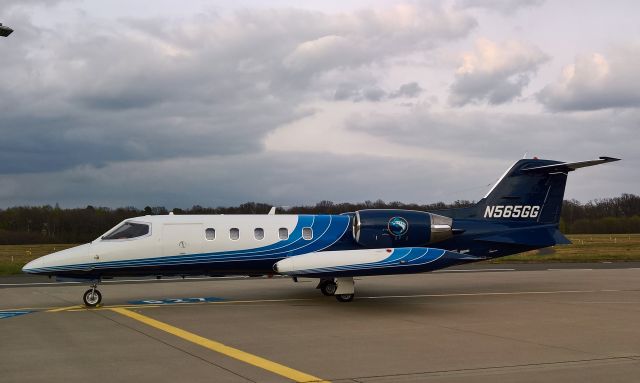 Learjet 35 (N565GG)