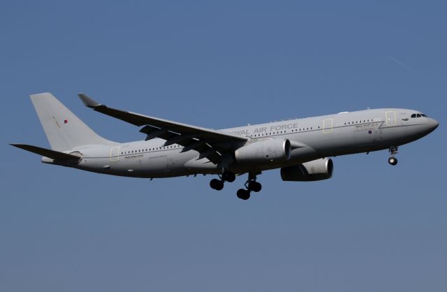 Airbus A330-200 (ZZ-331)