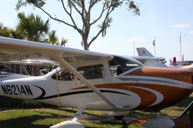 Cessna Skylane (N6214N) - SUN N FUN 2009 CESSNA AIRCRAFT BOOTH