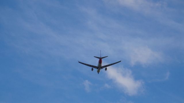 Boeing 737-700 (QLK577)