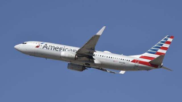 Boeing 737-800 (N954NN) - Departing LAX on 25R