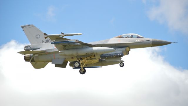 Lockheed F-16 Fighting Falcon —